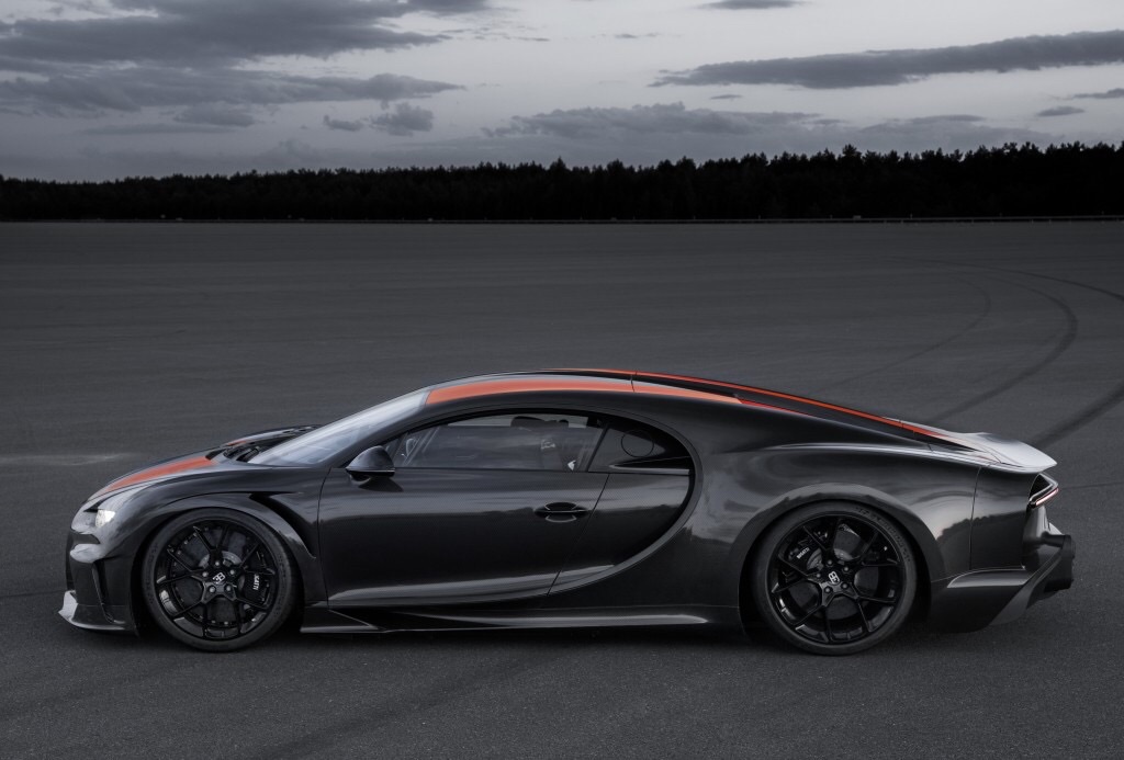 BUGATTI CHIRON.        (FRENCH)